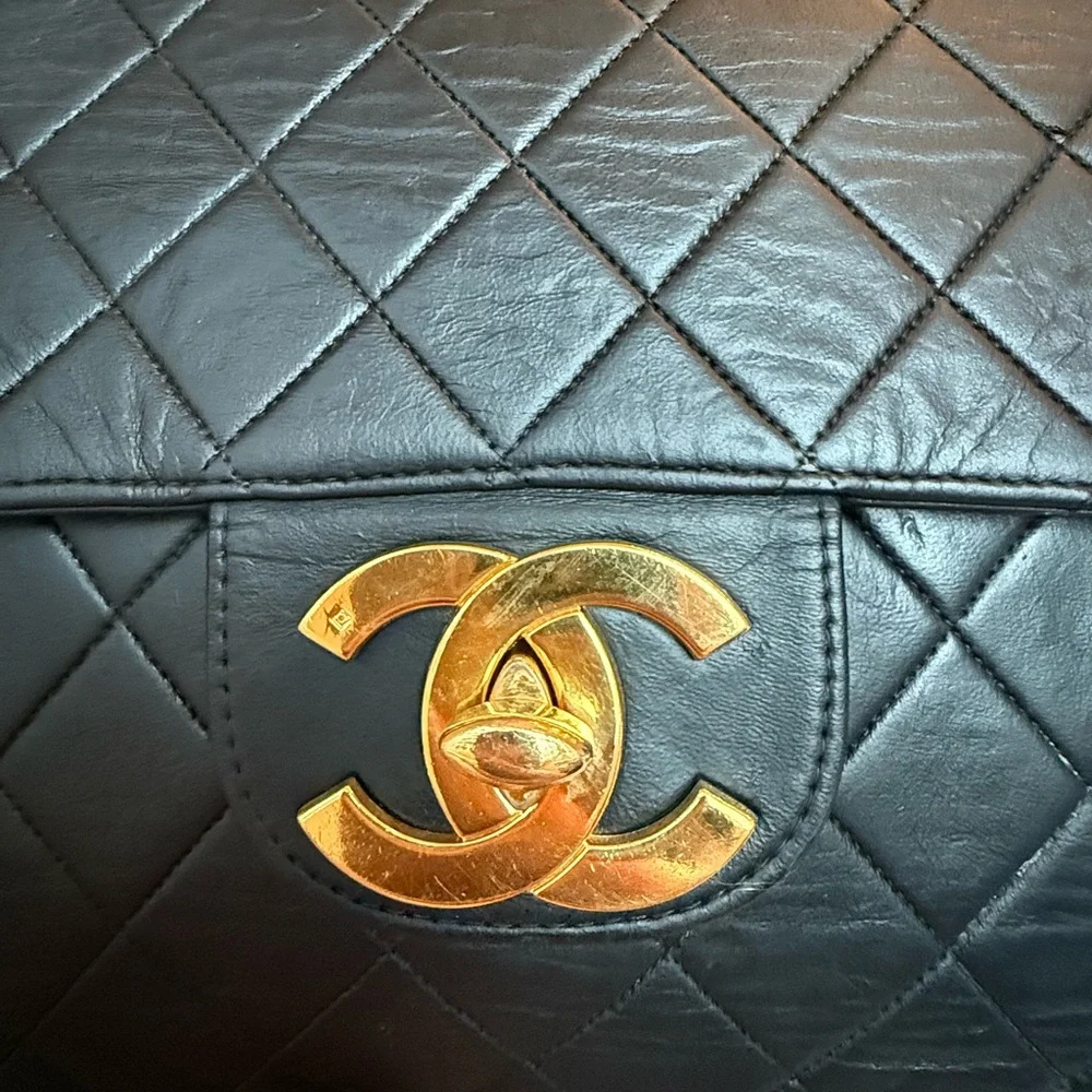 Classic Chanel vintage black quilted leather shoulder bag 24K gold CC turnlock - Picture 12 of 12